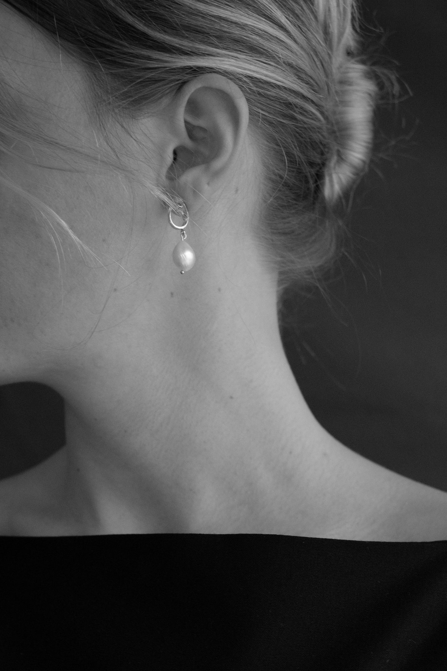 Mini Tendril Earrings w/Pearl