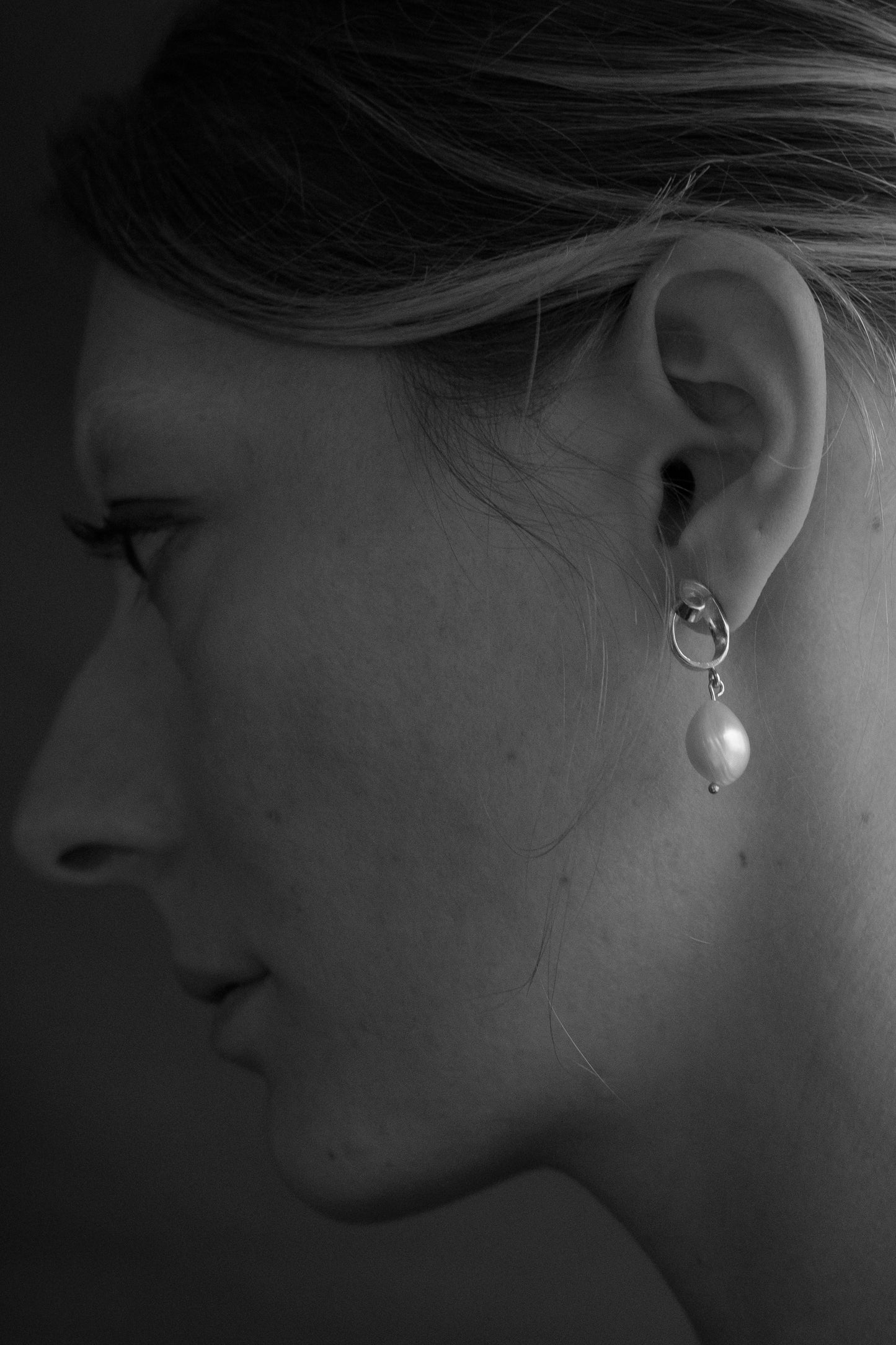 Mini Tendril Earrings w/Pearl