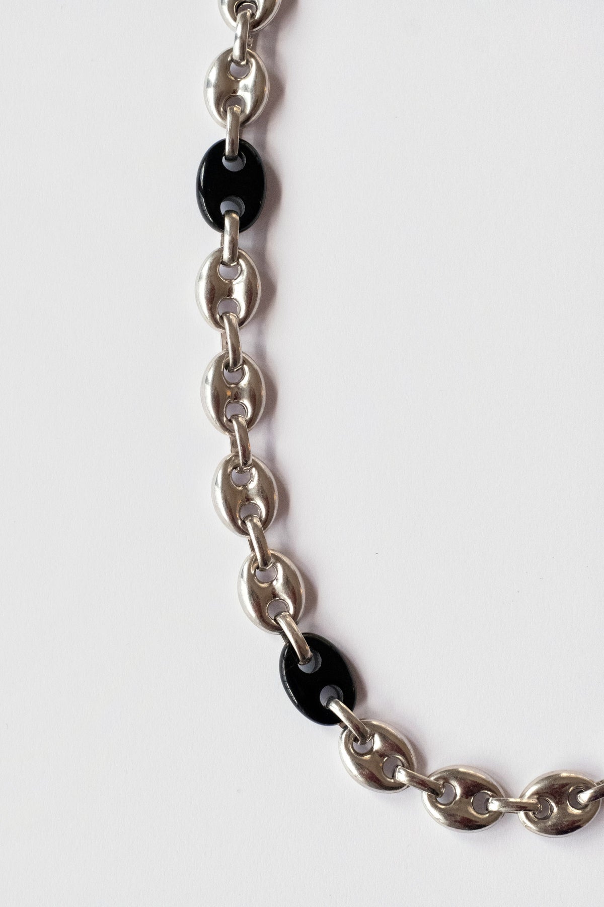 Onyx Sailor Mesh Chain Necklace