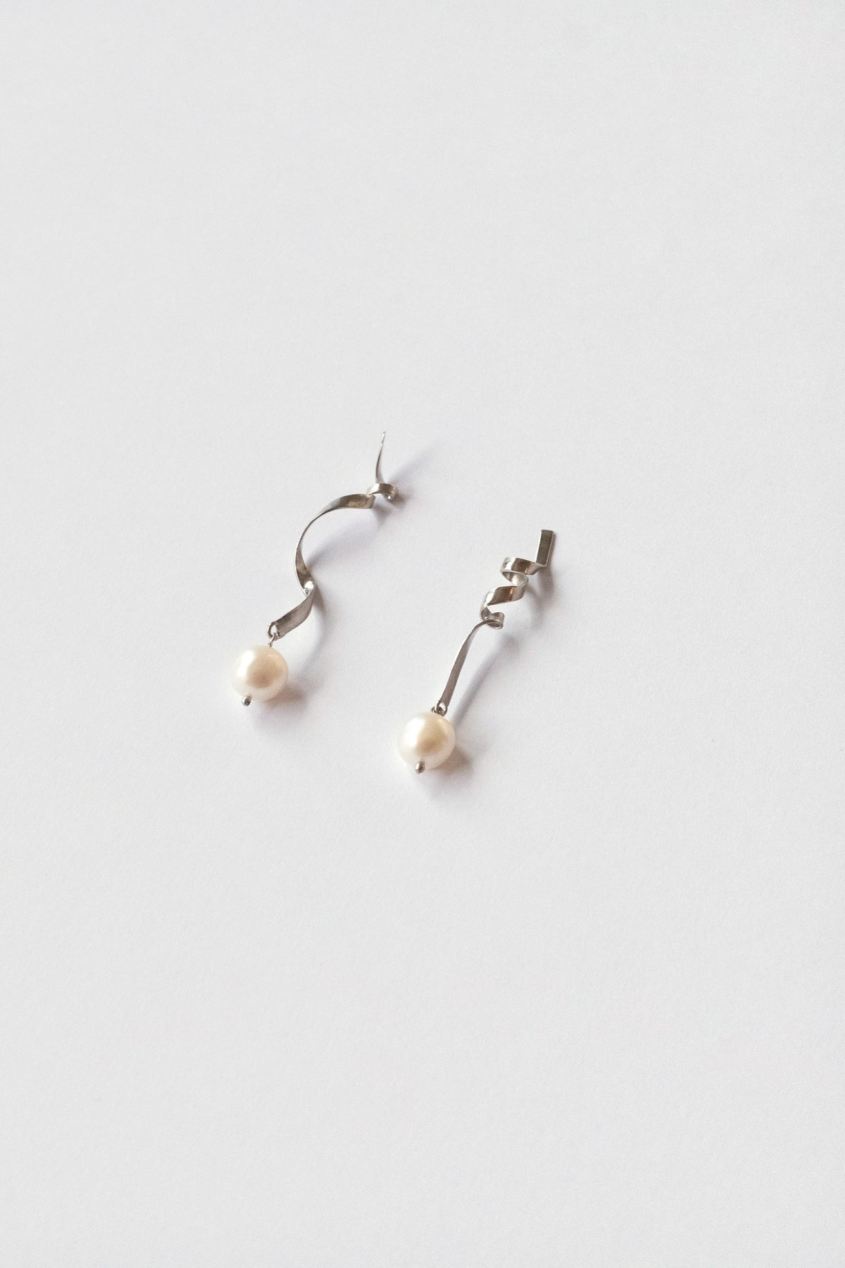 Ribbon Earrings w/ Pearl
