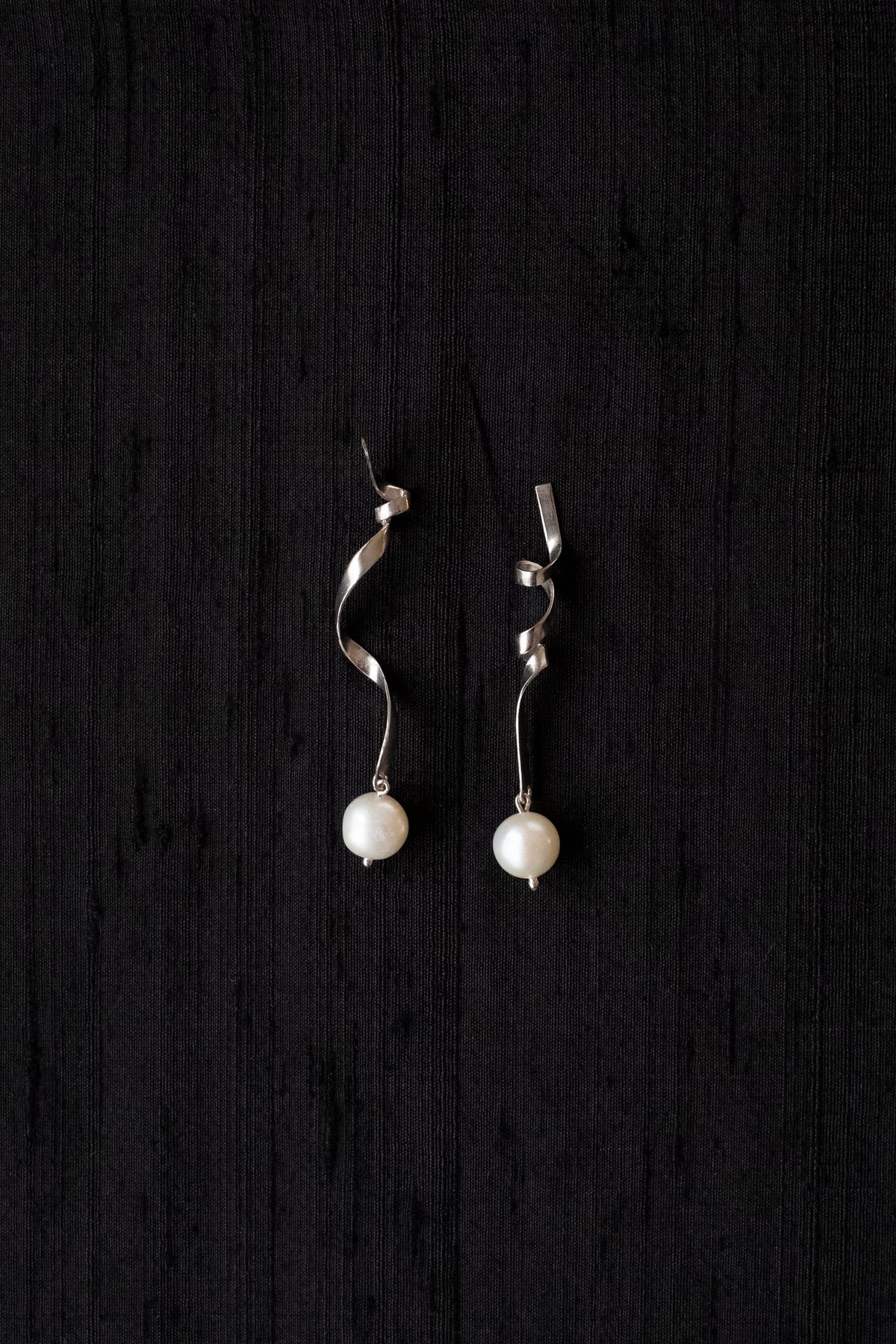Ribbon Earrings w/ Pearl