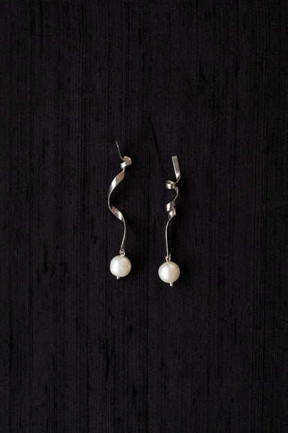 Ribbon Earrings w/ Pearl
