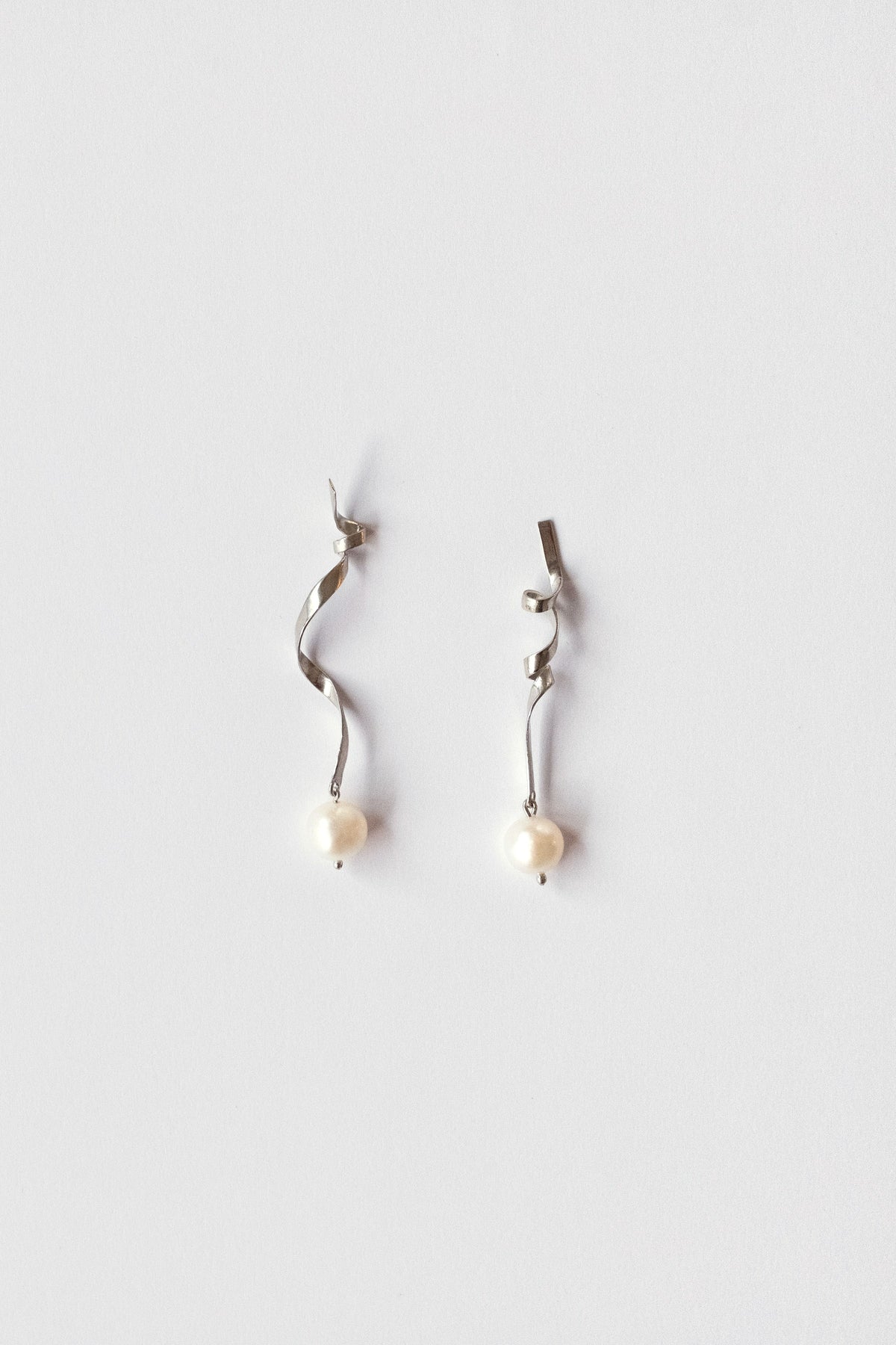 Ribbon Earrings w/ Pearl