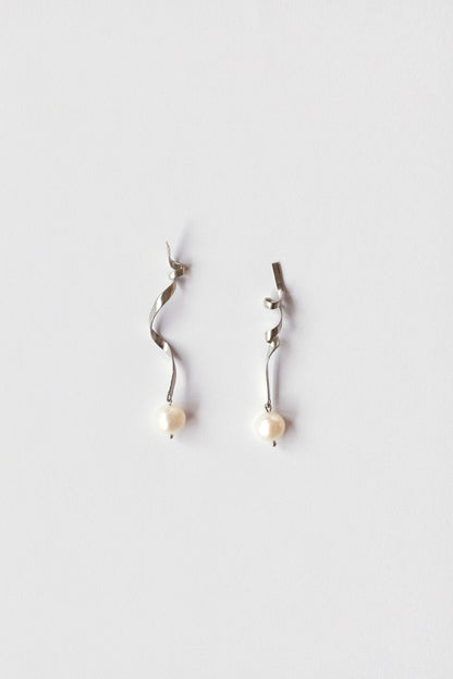 Ribbon Earrings w/ Pearl