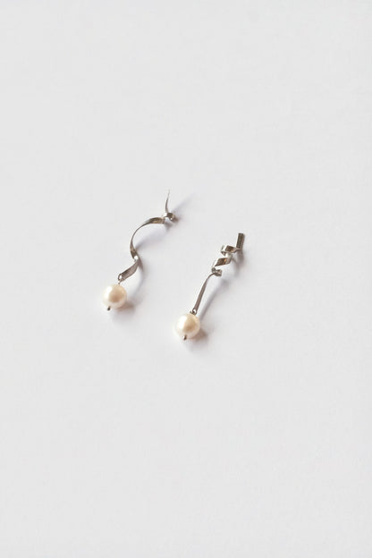Ribbon Earrings w/ Pearl