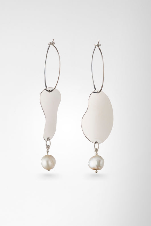 Cut-out Earrings with Pearl