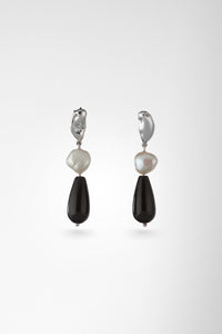 Pebble Studs with Pearl and Onyx