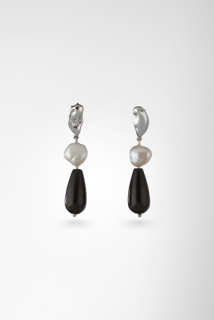 Pebble Studs with Pearl and Onyx